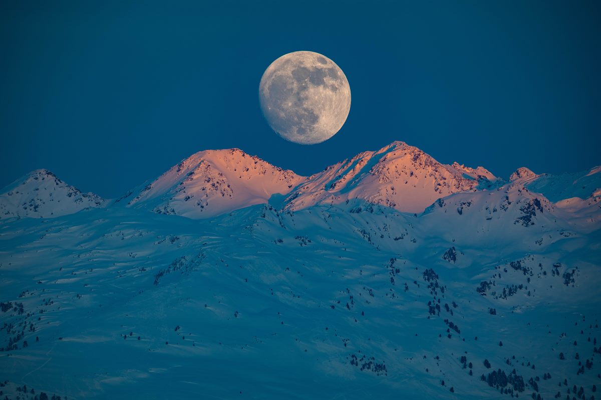 Full Moon Skiing