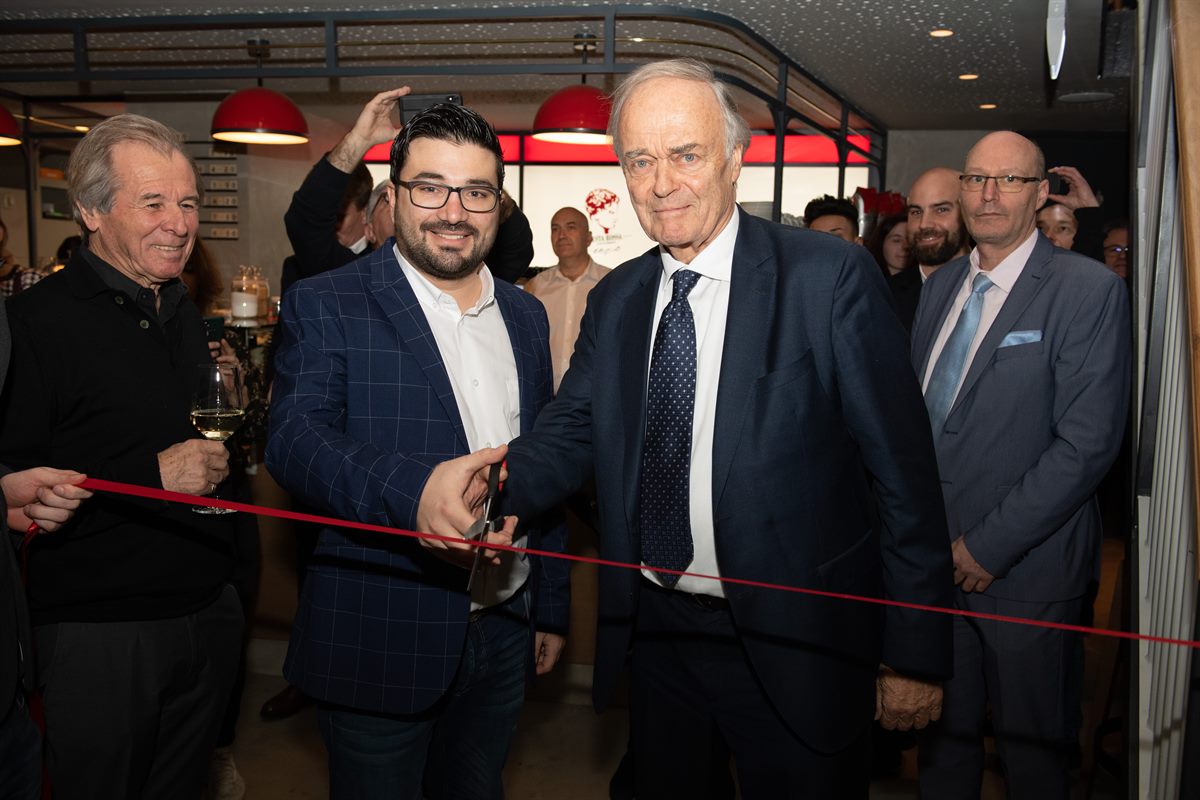 Die neue Testa Rossa caffébar ENZO wurde feierlich von Georg Zosis und KR Wedl eröffnet