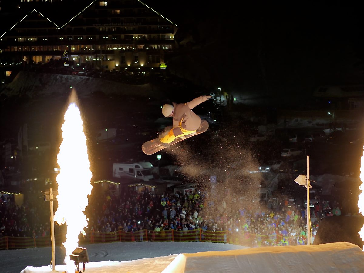 HochfügenNacht-Fire meets Snow_Christoph Taferl 