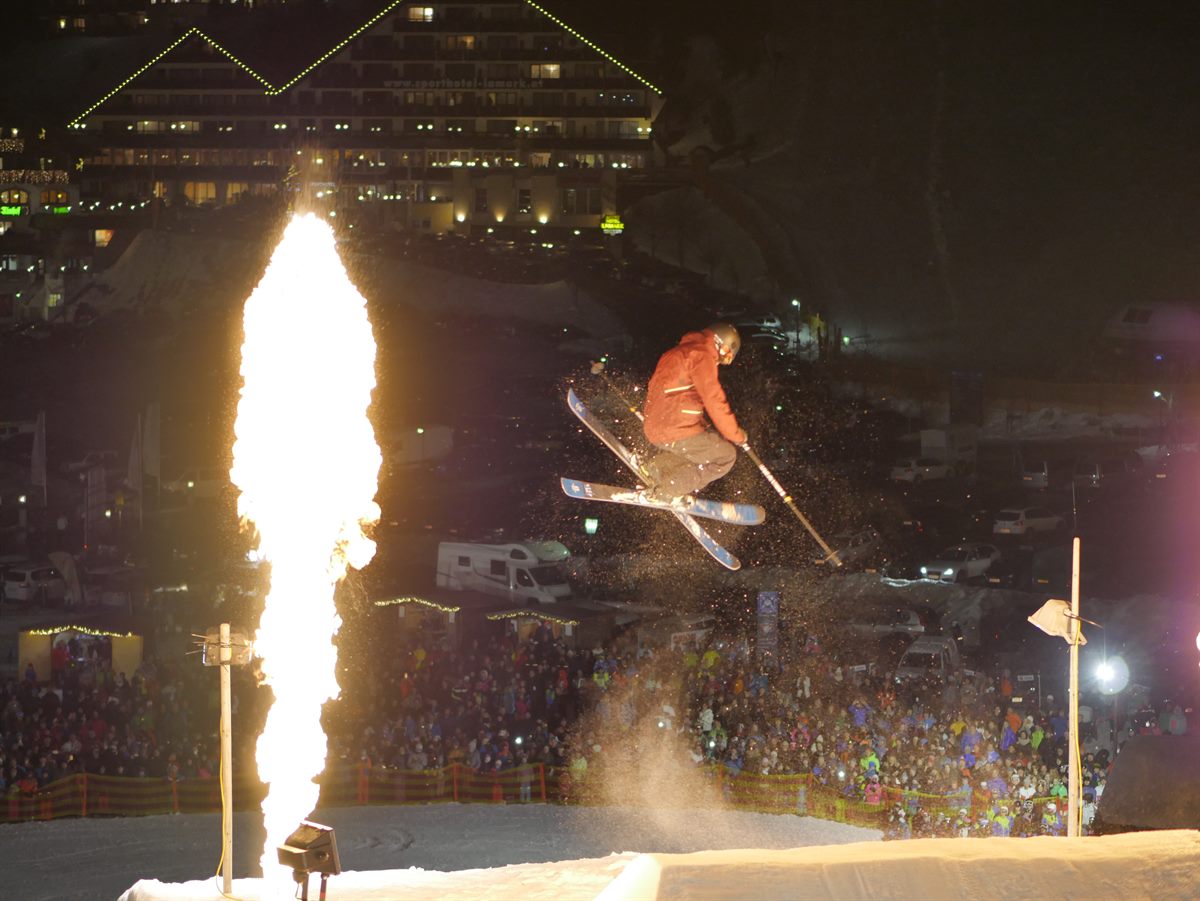HochfügenNacht-Fire meets Snow_Christoph Taferl