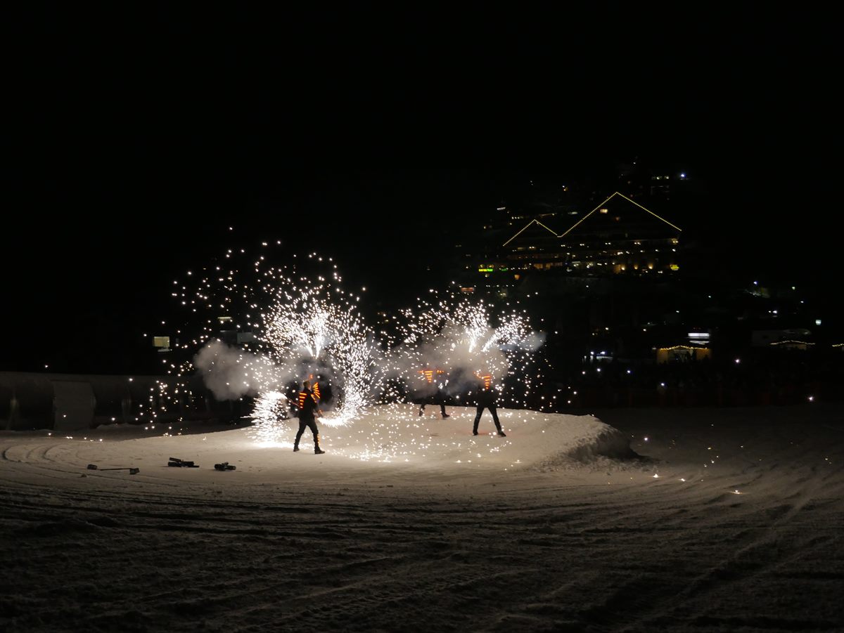 HochfügenNacht-Fire meets Snow_Christoph Taferl