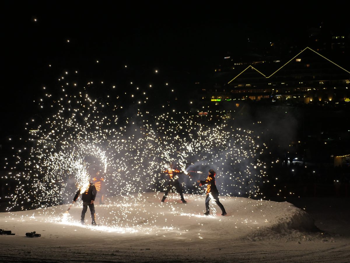 HochfügenNacht-Fire meets Snow_Christoph Taferl 